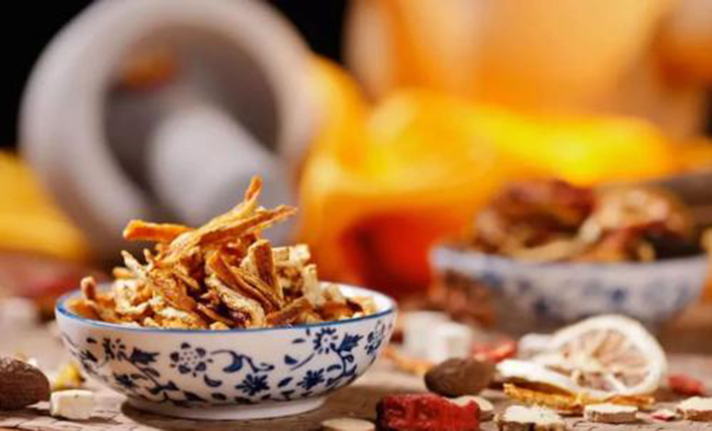 陈皮5克生姜10克茯苓5克泡水喝,陈皮泡水喝的十大好处