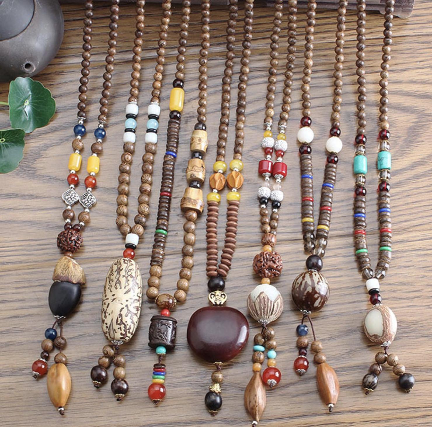 秋冬配毛衣项链选哪个颜色好看,冬天穿毛衣如何戴金项链