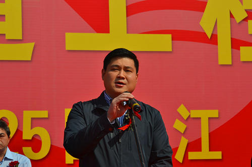 *疆新**诞生新首富：仅35岁身价达1500亿，公司入围世界500强