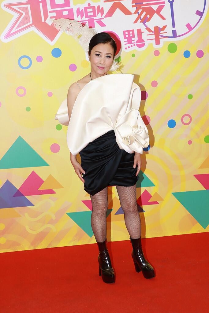 汪明荃减龄穿搭,汪明荃穿的最新裙