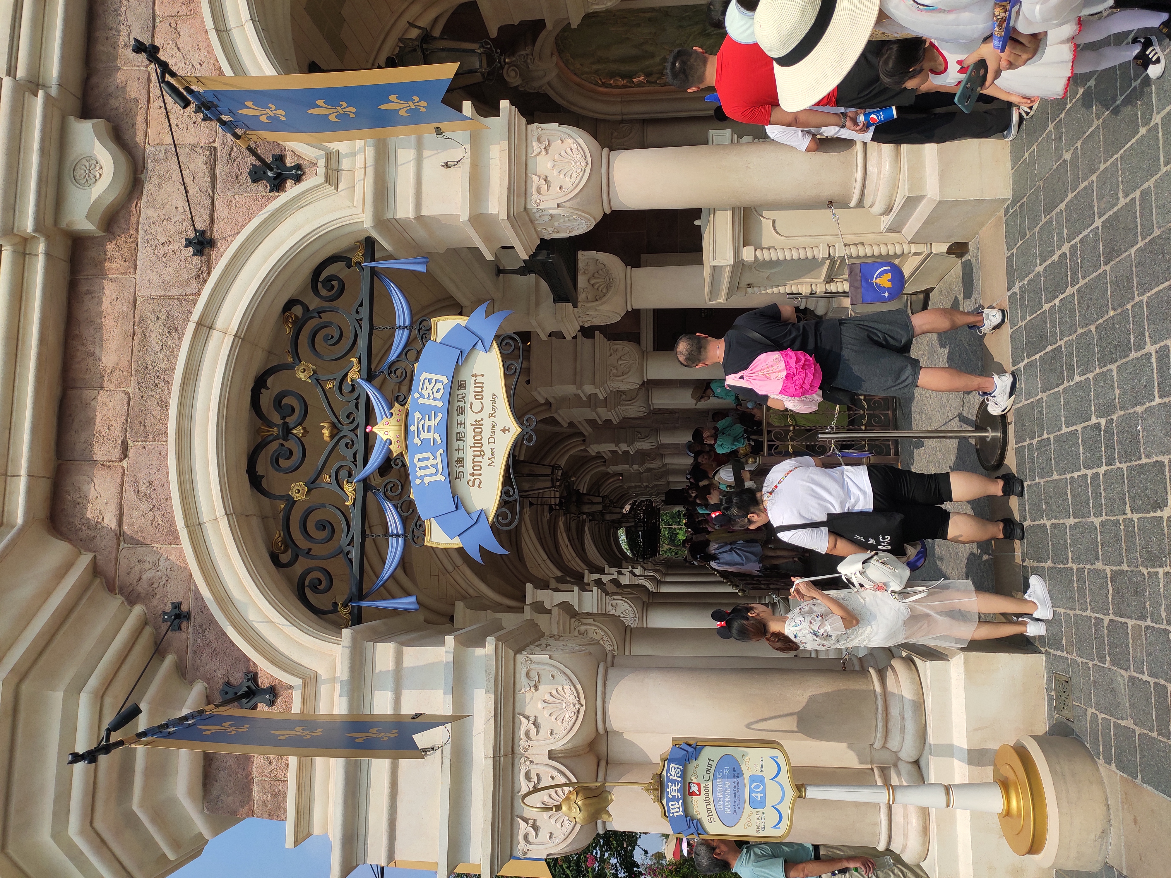 上海迪士尼一大一小旅游攻略,上海迪士尼吃住攻略讲解