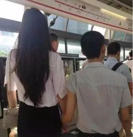 大哥，我心疼我的小车十分钟啊