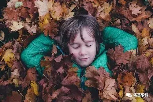 家长要小心,家长要注意孩子频繁斜视