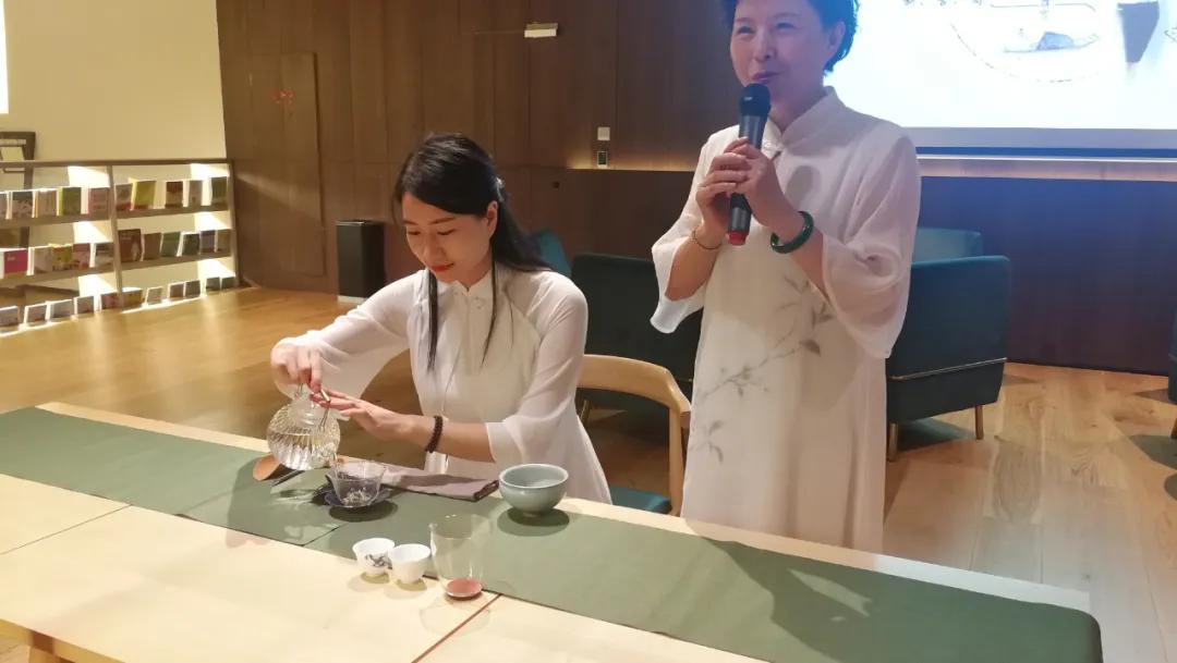 一起去看，藏在沣东自贸新天地里的“最美书店”！