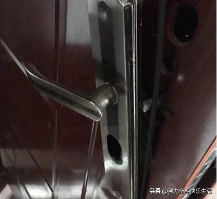 半夜听到有人开锁声,凌晨2点多听到有人敲门不说话