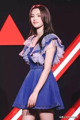 杨超越红毯穿的衣服，粉丝：淘宝上有卖的