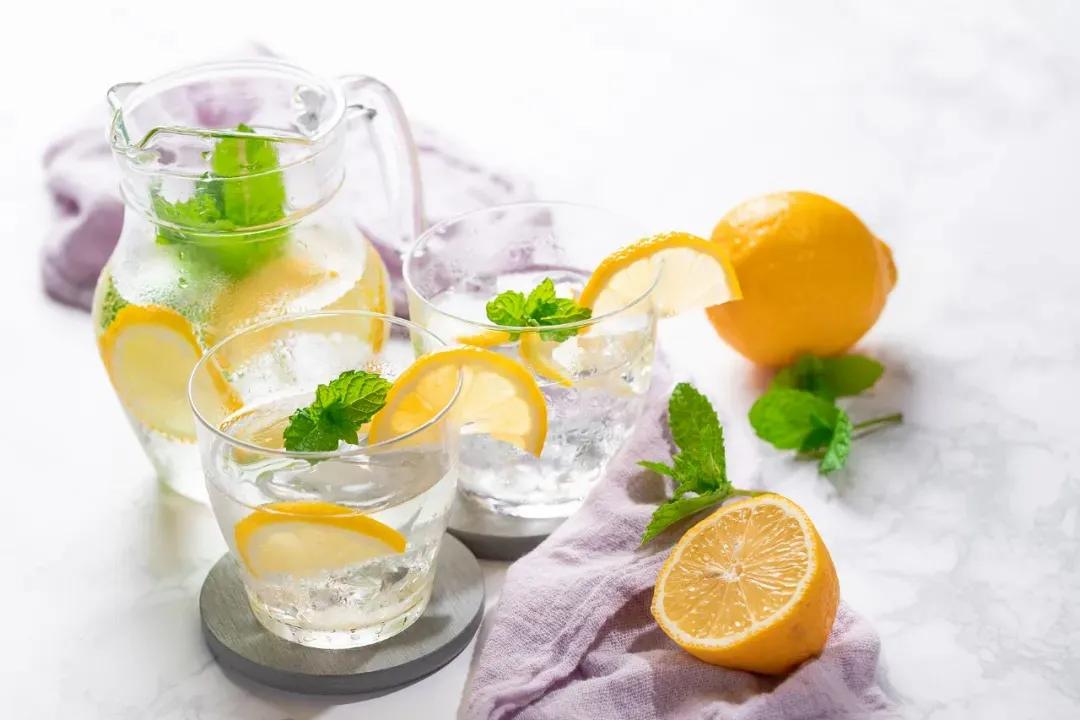 干柠檬片煮的柠檬水苦了怎么补救,为什么泡的柠檬水又酸又苦