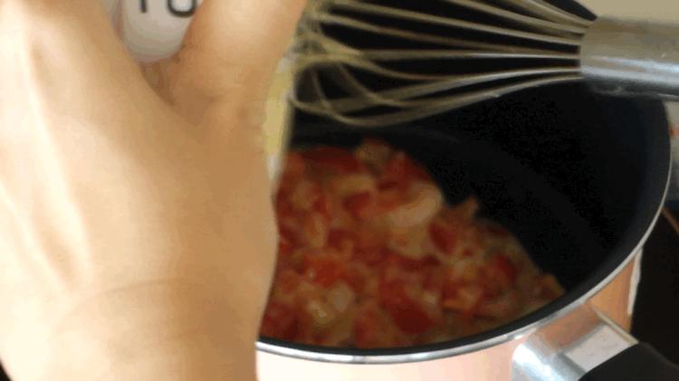 番茄鸡蛋虾饼怎么做,虾仁西红柿鸡蛋饼又软又好吃视频