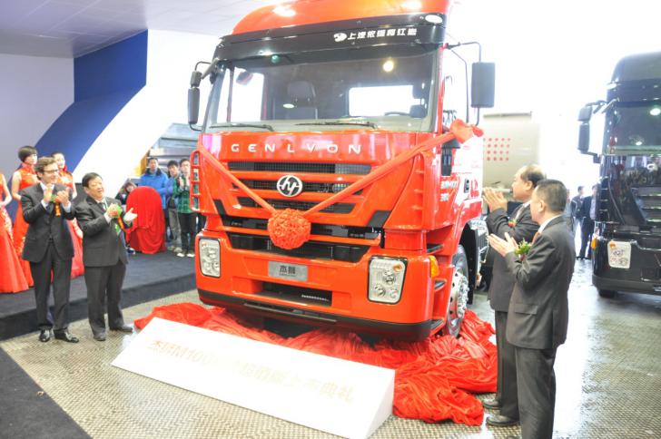 40年前的牵引车,50年红岩卡车