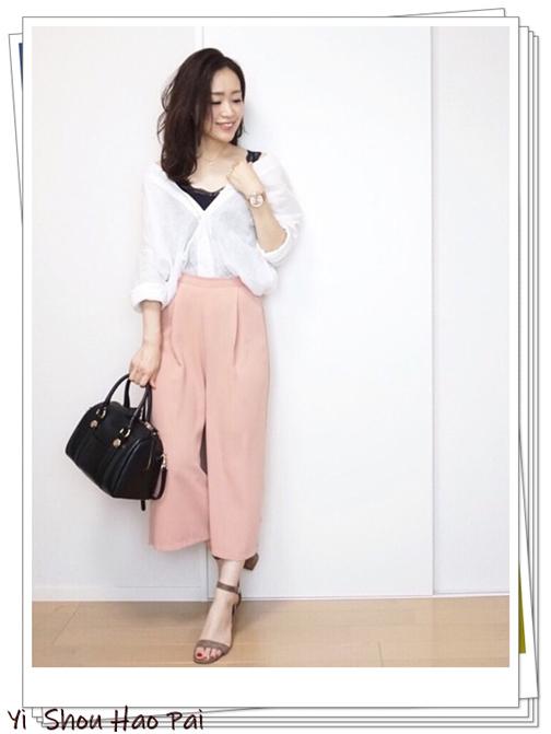 粉红色裤子搭配什么颜色上衣好看,粉红色裤子配什么上衣好看