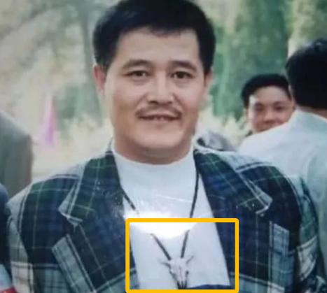 赵本山近照曝光满脸老态身材佝偻,63岁赵本山老态明显视频