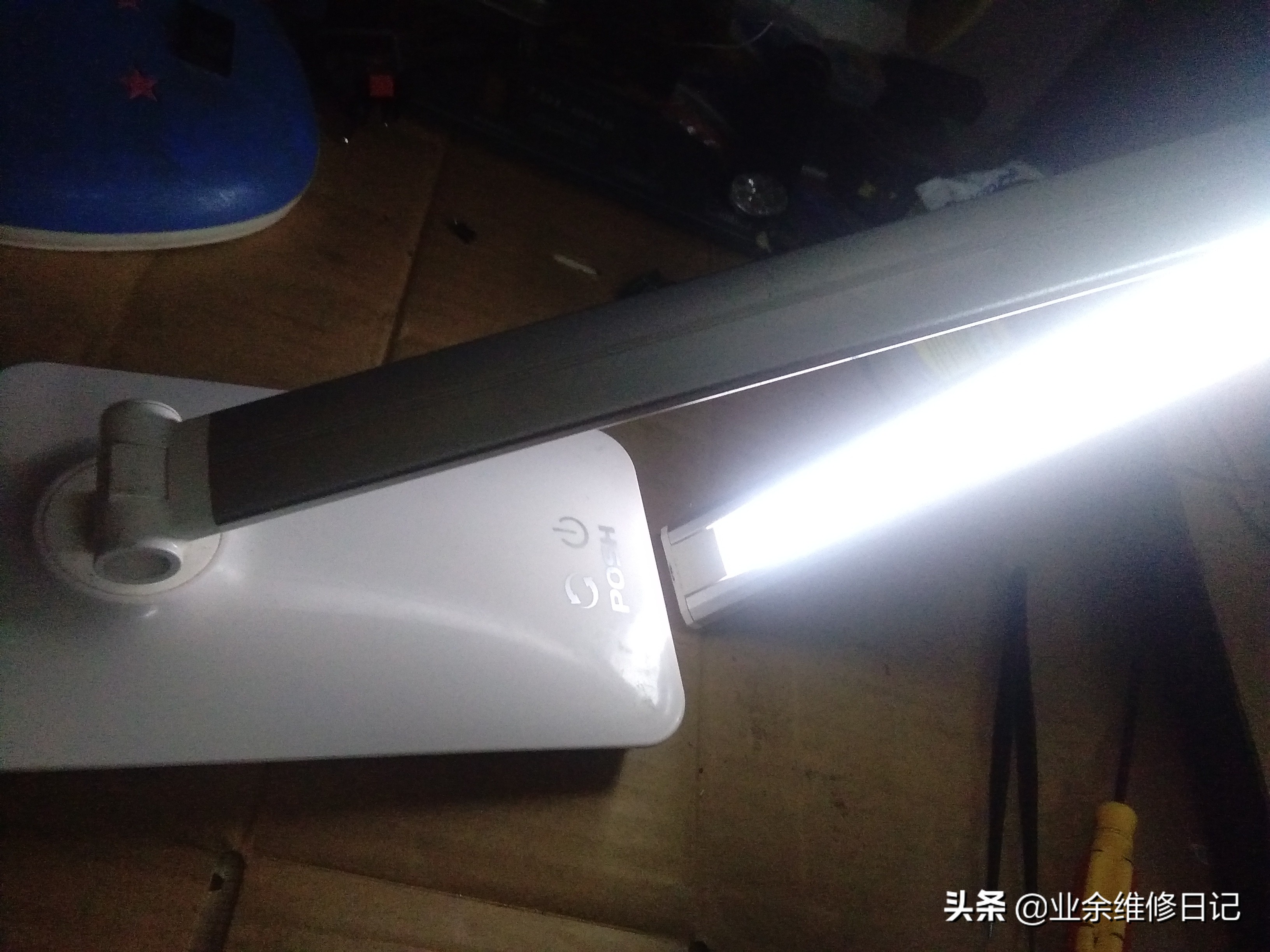 led台灯充电接口坏了怎么修,充电led台灯维修视频教程