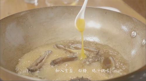 经典名菜葱烧海参冬季进补首选,海参菜谱之葱烧海参做法