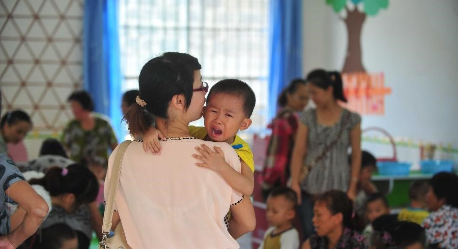 小孩上幼儿园不肯去老是哭怎么办,孩子上幼儿园哭的嗓子沙哑怎么办