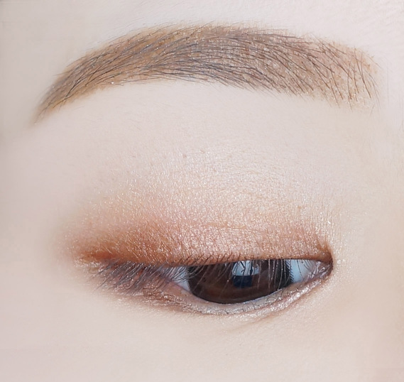 眼影教程新手画法,教画眼影适合什么眼影盘