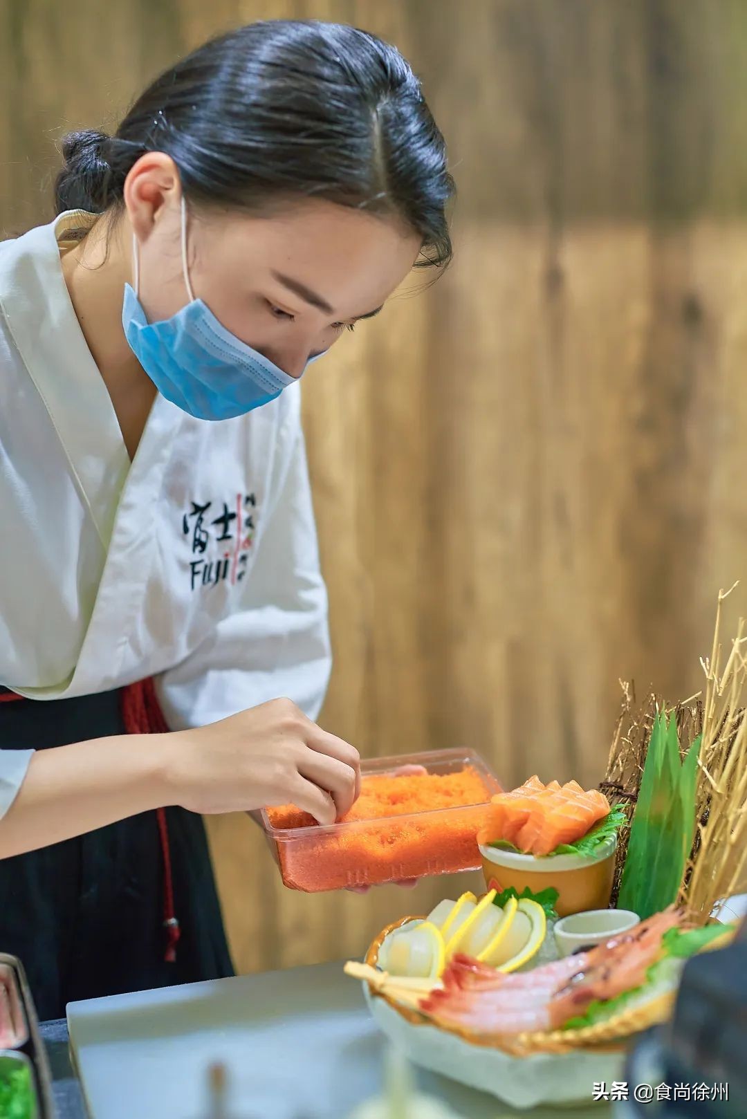 徐州张柏芝一秒到日本?其实正在吃日料,和服免费穿,过足cos瘾