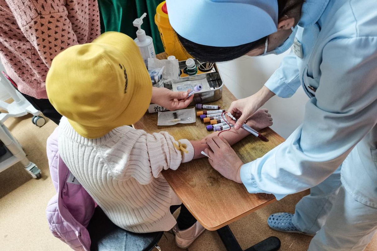 8岁女孩身患罕见重病,河南8岁女童罕见病