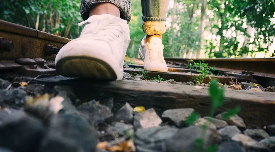 久行伤筋久坐伤什么,久坐伤肉久立伤骨久行伤筋