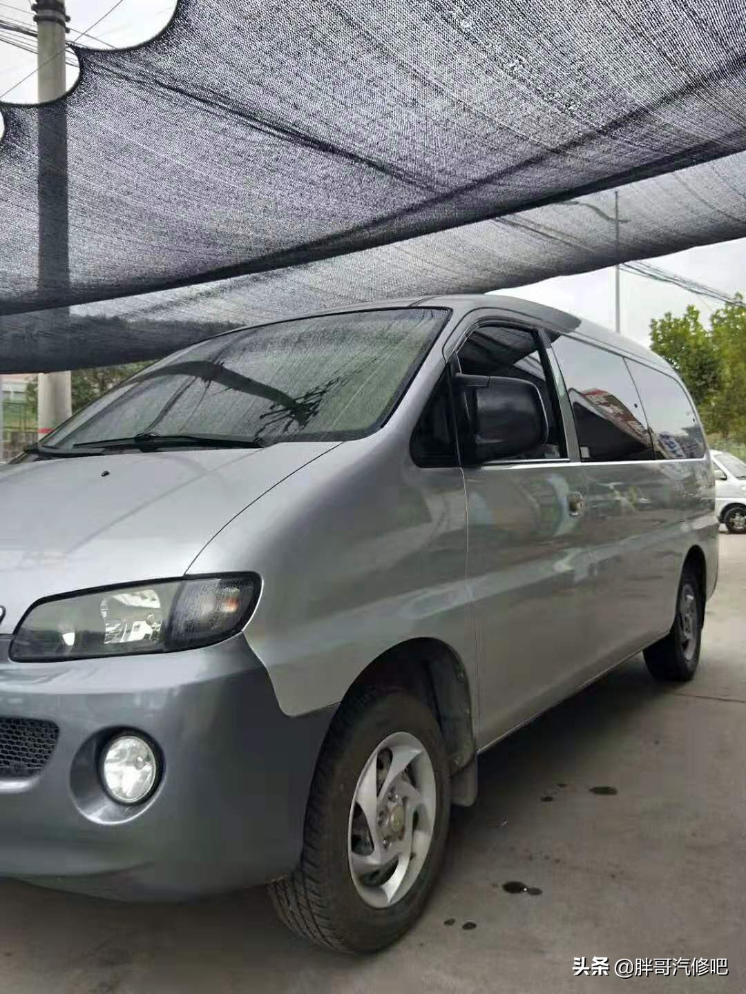 6年车龄的大型七座MPV价格冰点，比五菱大气多了就是费油