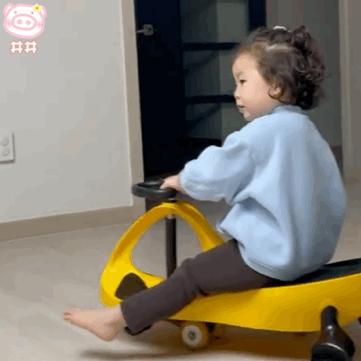 温温表情包消息看到不想回,温温从门口伸头看的表情包