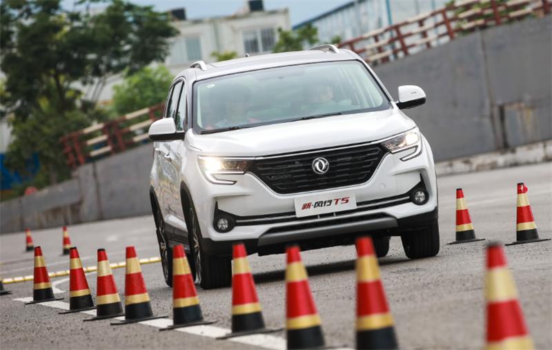 东风风行t52022款手动挡低配试驾,东风风行t5马赫版试驾体验