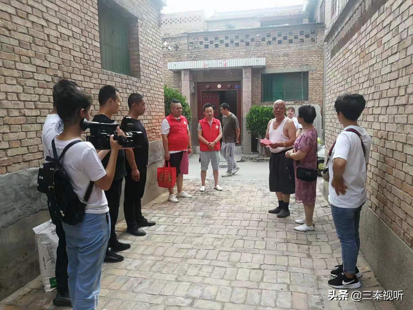 大荔县八一慰问退役军人,慰问退伍老兵并与他们共进午餐