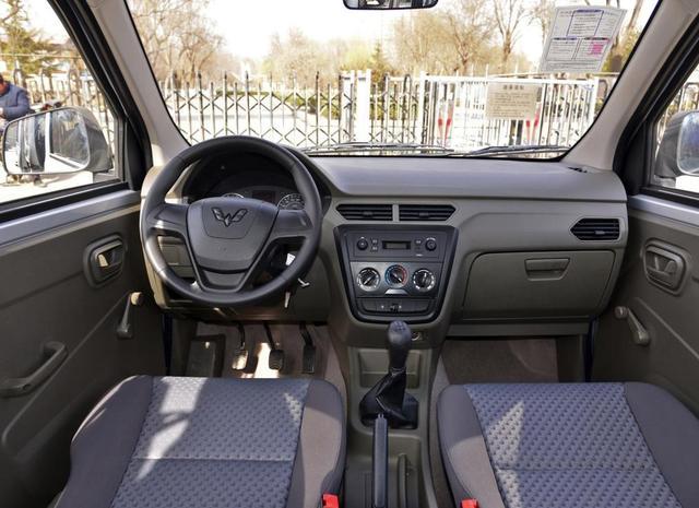 五菱之光v发动机好吗,17年的五菱之光v还能卖多少钱