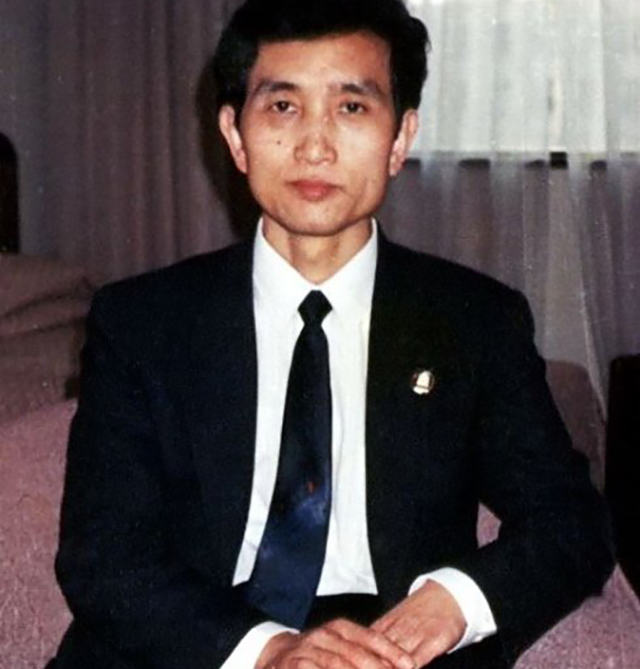 “气功大师”严新:90年代引起“气功热”,记录磁带卖80一盒