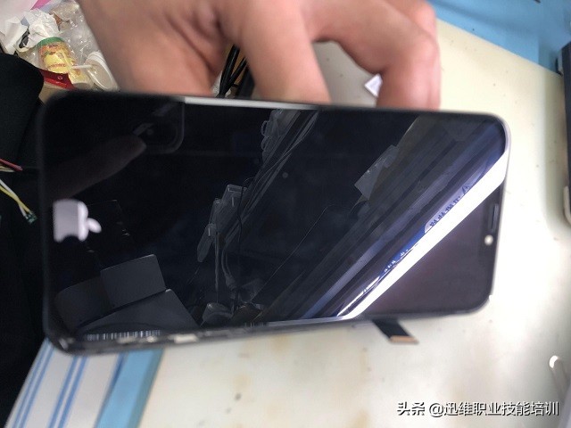 苹果手机开机花屏幕怎么解决,苹果手机一边花屏解决方法