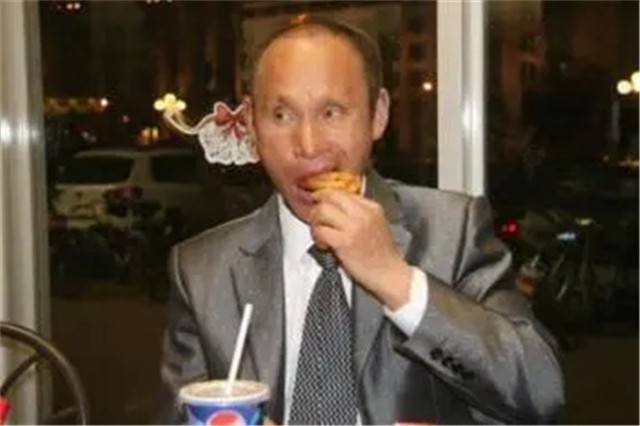 安徽网红老汉,安徽一农民长相酷似普京而走红