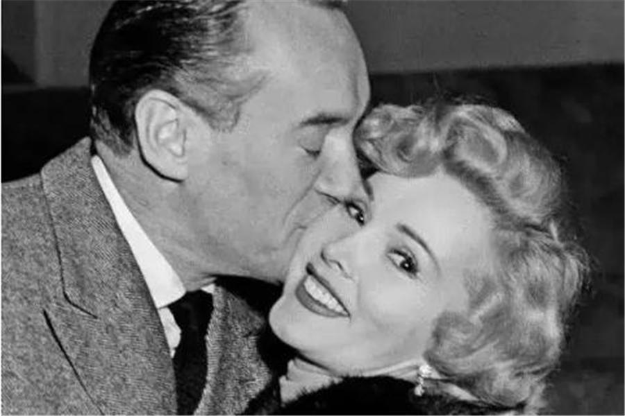 她一生经历了七次婚姻,她一生历经5段婚姻