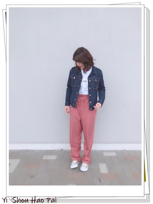 粉红色裤子搭配什么颜色上衣好看,粉红色裤子配什么上衣好看