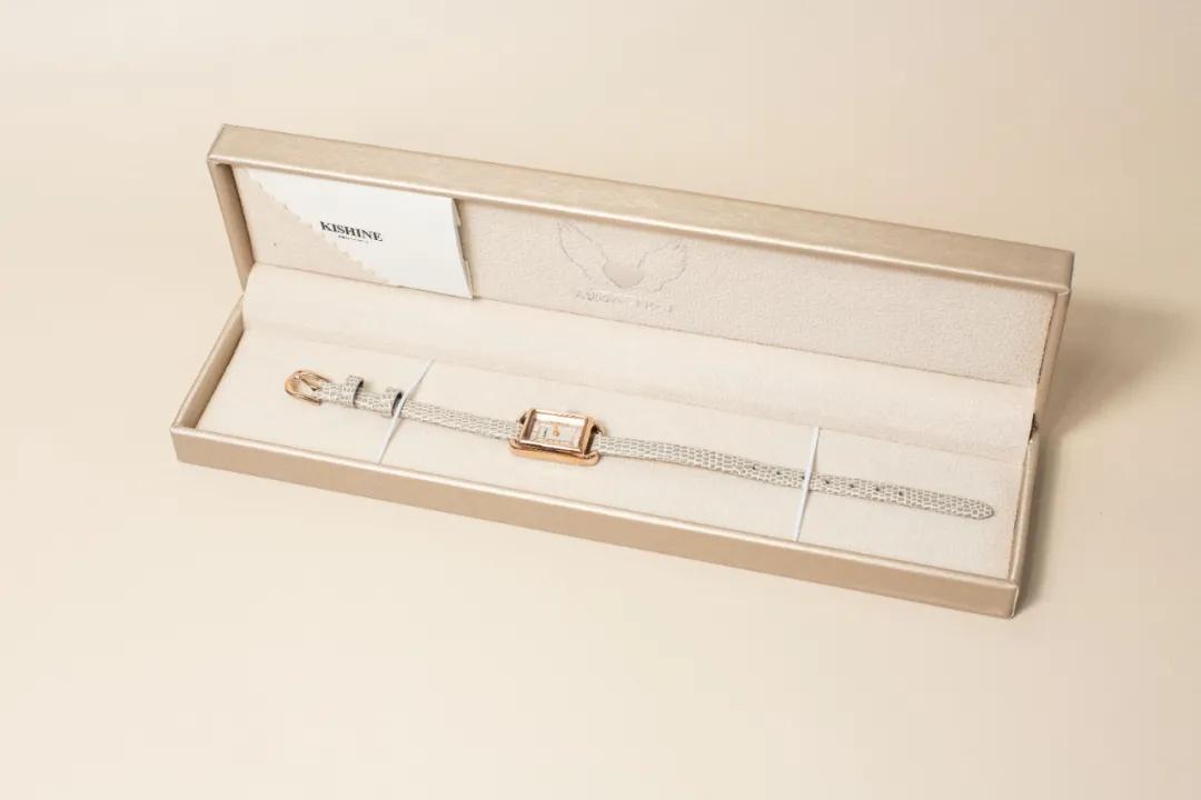 送这被夸有品位！三吉彩花同款腕表，女友戴了爱不释手