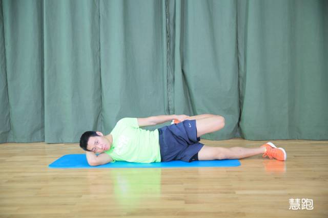 小臂拉伸细节,跳绳热身拉伸动作细节