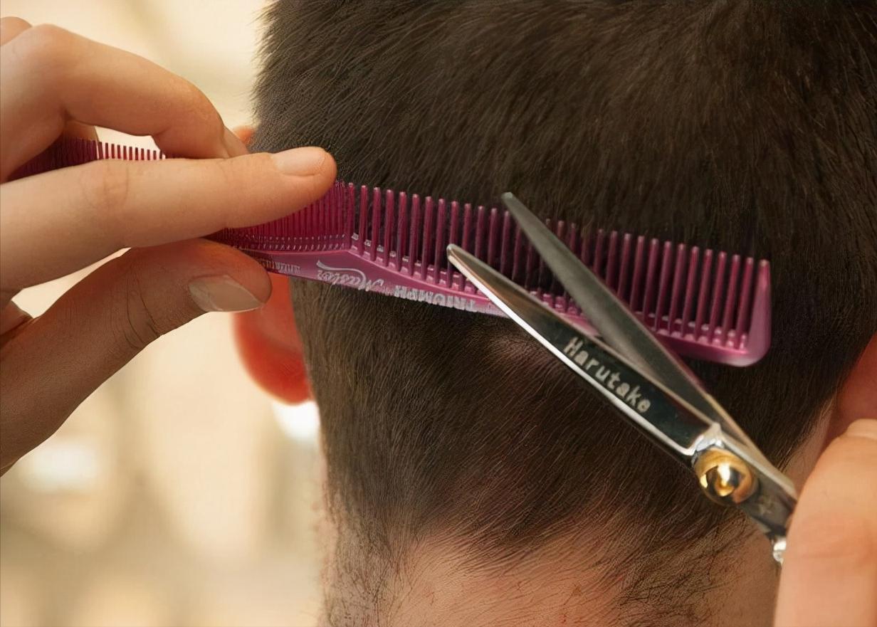 十元快剪生意好做吗,10元快剪店一天赚多少