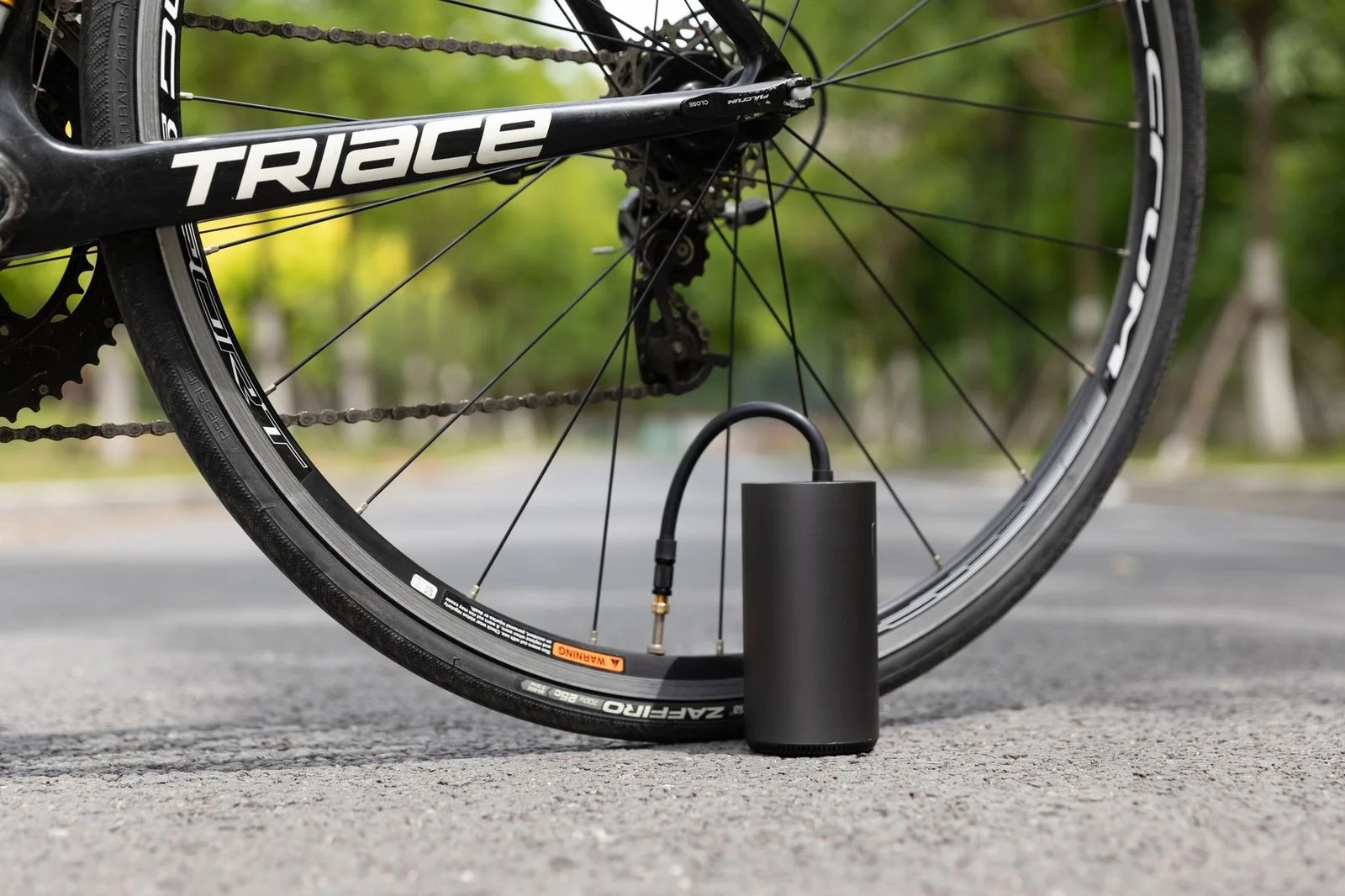 睿米推出智能便携式轮胎充气机：150psi气压+2600mAh电池