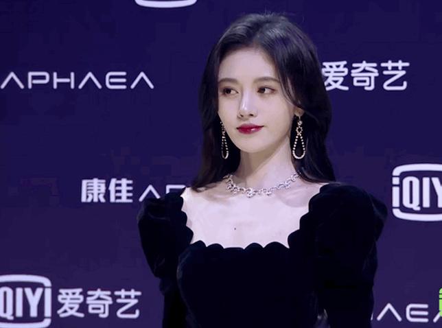 女星红毯撞衫,红毯女星难逃撞衫魔咒