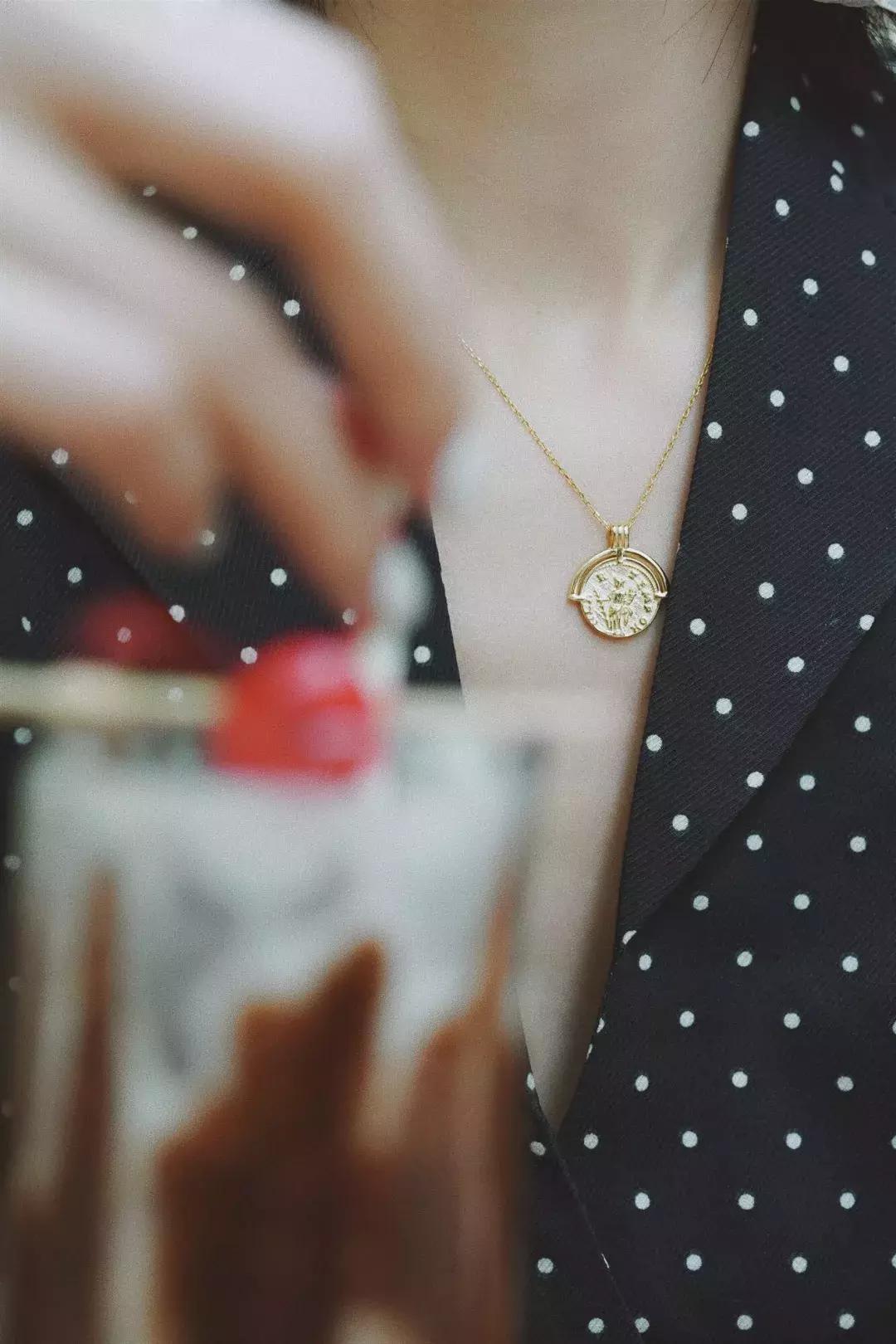 这5种首饰简单时尚减龄不贵,比较百搭的首饰