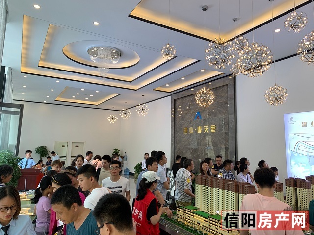 购房销售中心爆满,爆满的售楼部