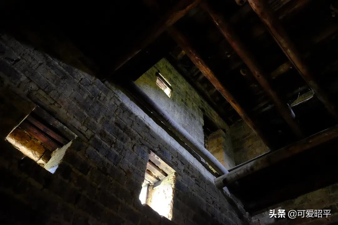 贺州昭平长寿之乡,昭平县百年炮楼图片