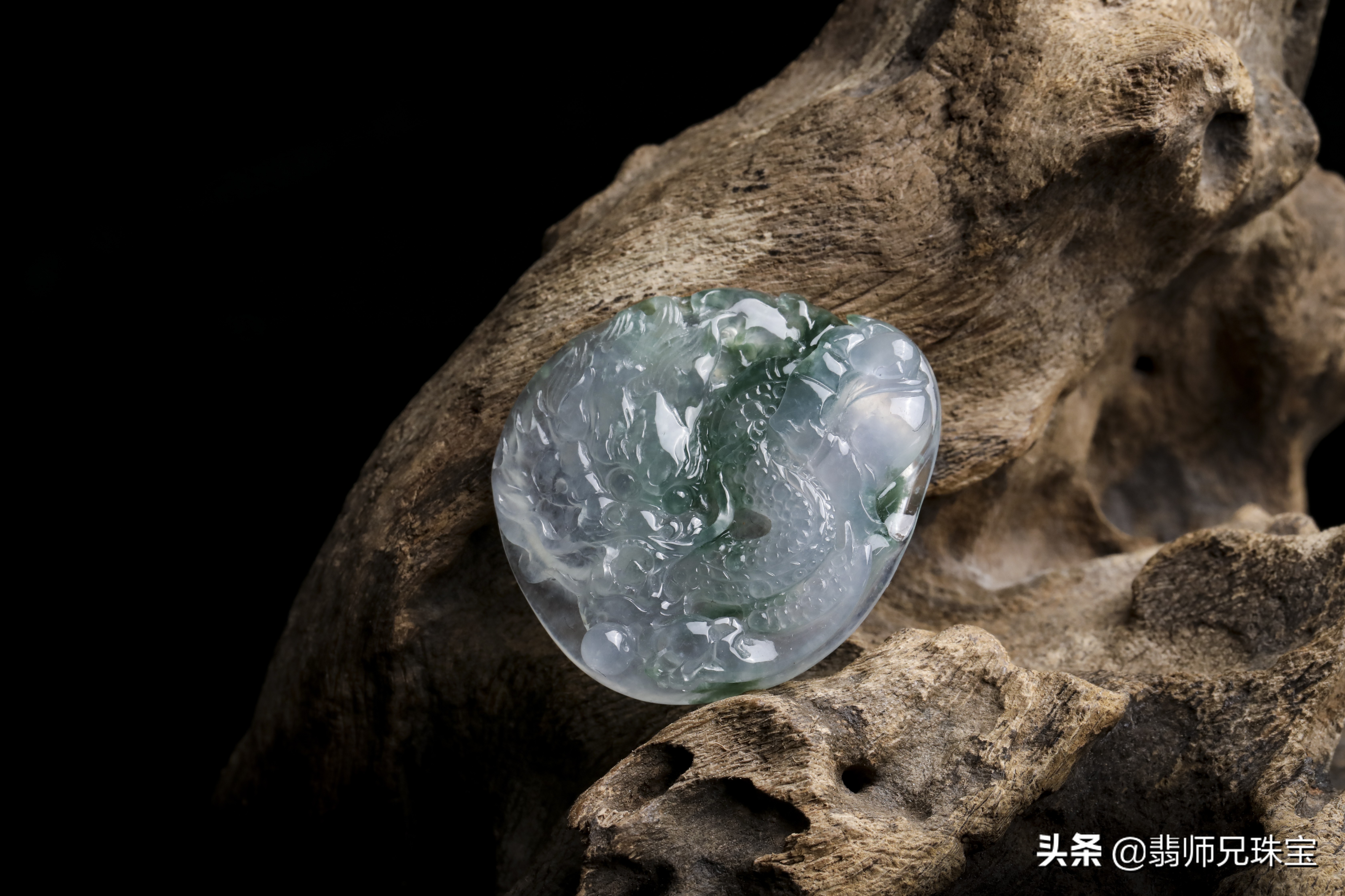 钠长石玉与翡翠的区别,独龙玉和翡翠有什么区别