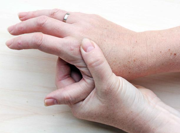 手抖一般都是什么原因造成的,最近手抖得厉害是什么原因引起的