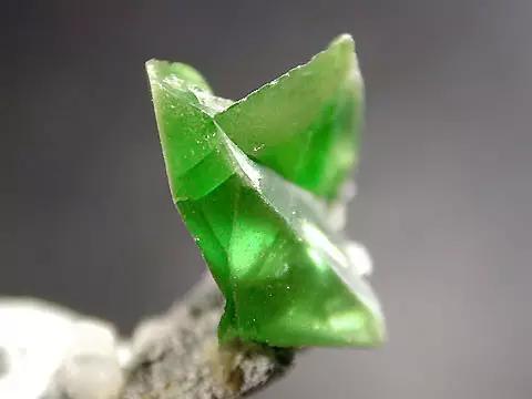 黄金矿石的鉴别方法,100种漂亮矿石