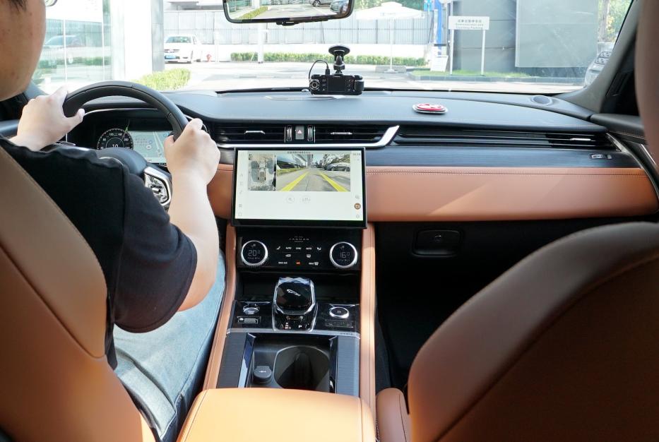 谁说捷豹不如BBA?试驾新款捷豹XFL:隔音夸张,底盘质感棒