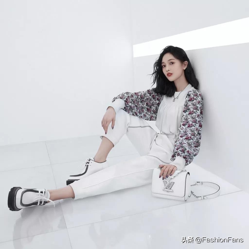 刘雯背过的香奈儿包,刘雯香奈儿机场包