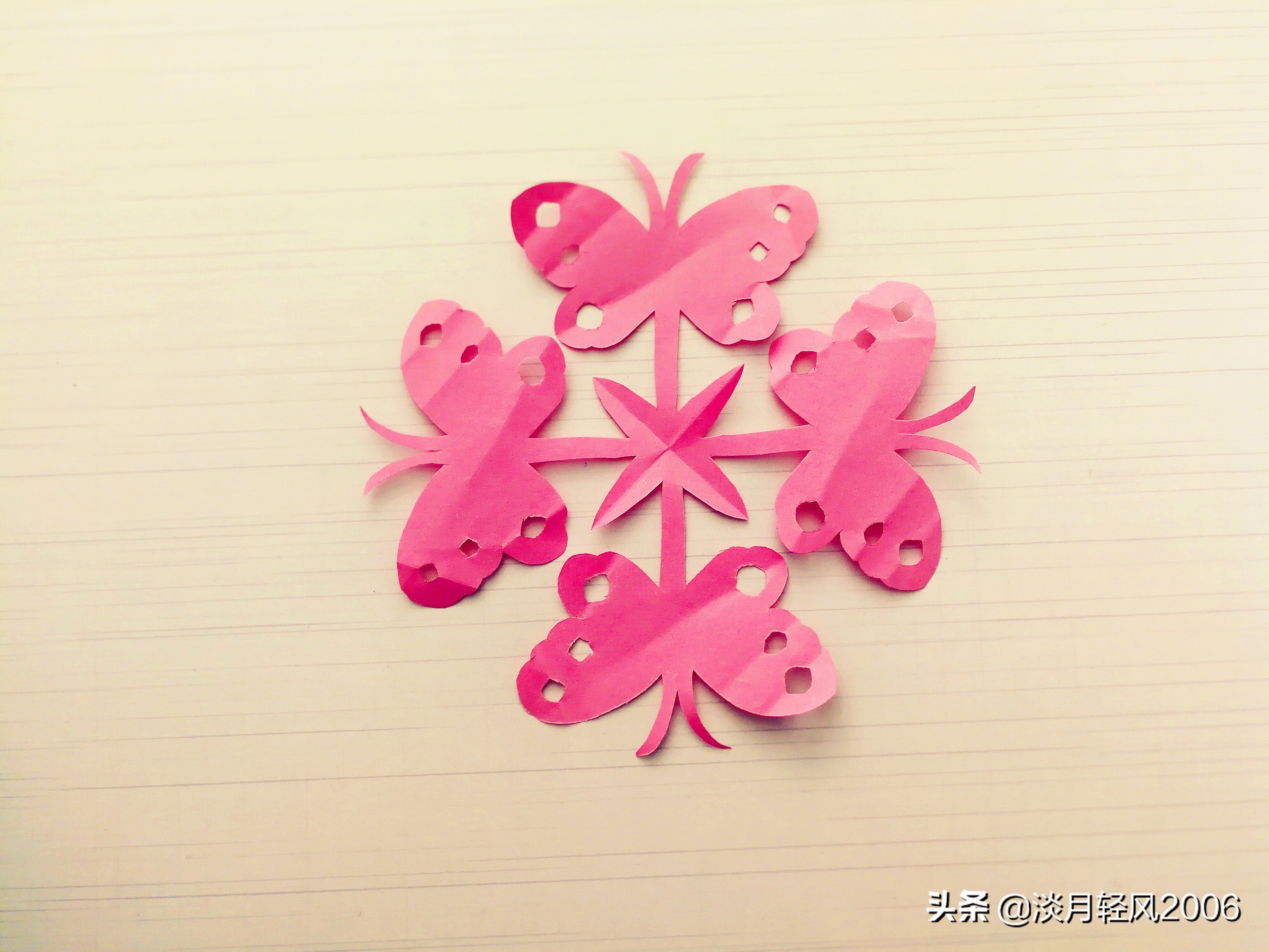 用正方形彩纸折一个蝴蝶会动的,怎样用正方形的卡纸折一个蝴蝶