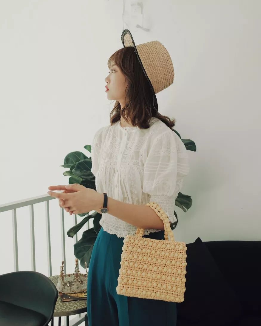 牛油果绿穿出夏季里自己的风格,牛油果色跟什么颜色一起穿才好看