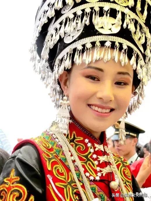 彝族银饰全套多少钱,彝族的银饰