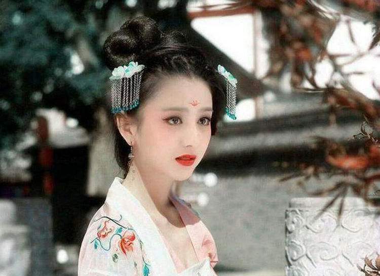 肤白才是美吗,中国人为什么白皮肤白头发