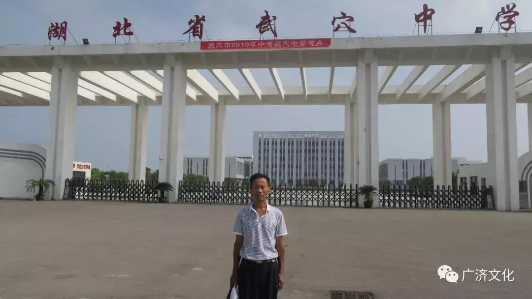 大金镇下周煜学子潘自强，尘世苦难挡不住你奔向昆明大学脚步